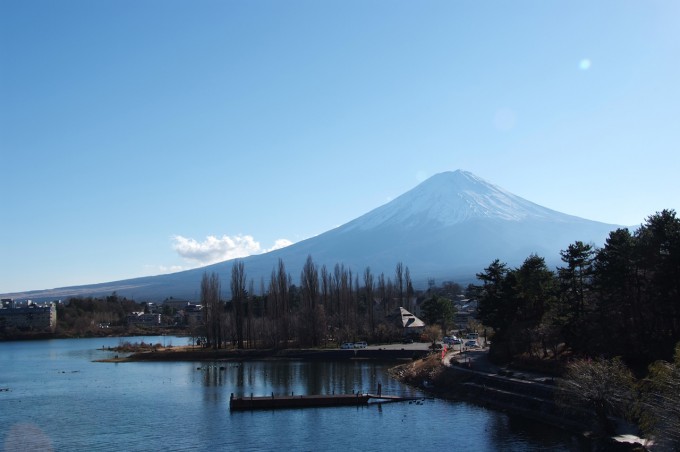 河口湖大橋より富士山を望む