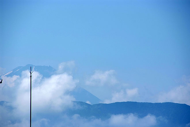 雲がかる富士山