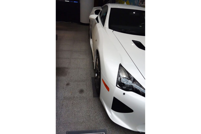 LFA　タイヤがツライチ